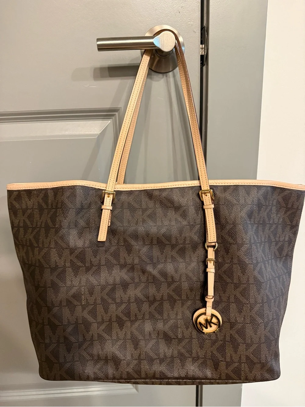 Michael Kors Jet Set Travel Tote - Picture 1 of 3